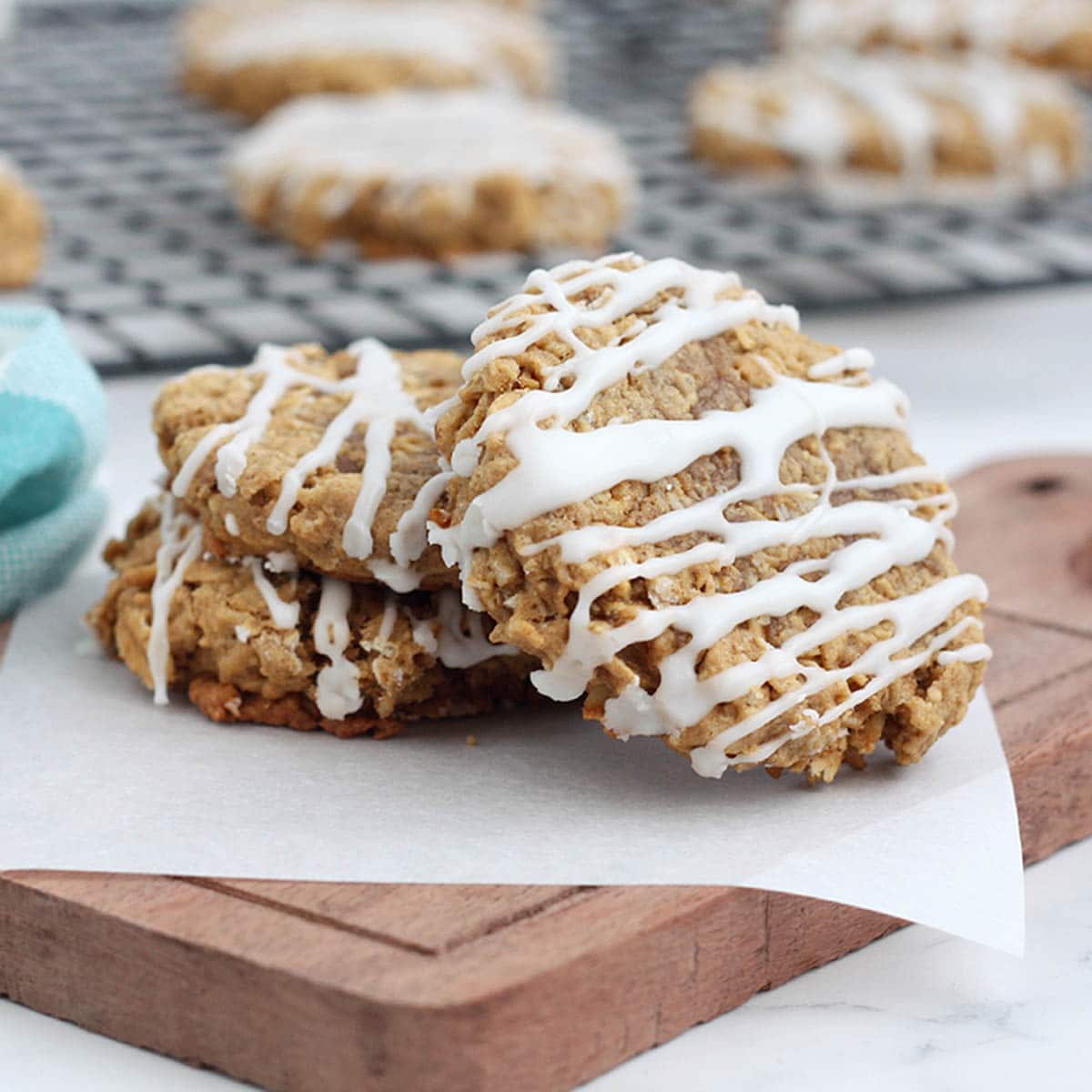 Iced oatmeal cookies